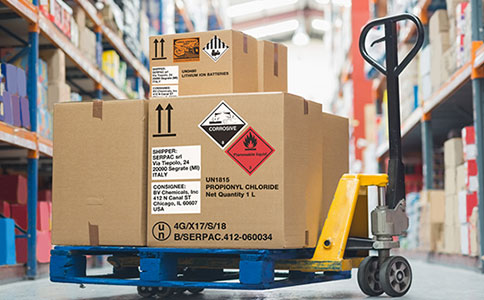 纸箱厂家是如何为危险品纸箱做防潮处理呢